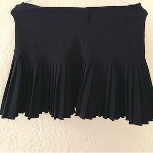 Y2K mini pleated skirt! Very early 2000s